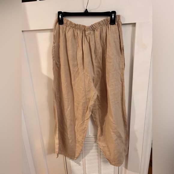 Brynn Walker Beige linen button pocket cropped pants - Picture 5 of 5